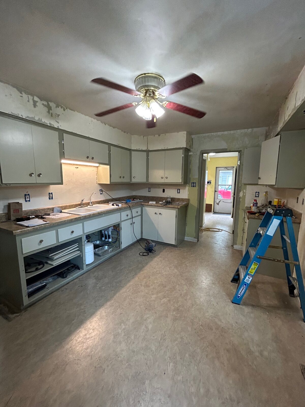 Kitchen before renovation