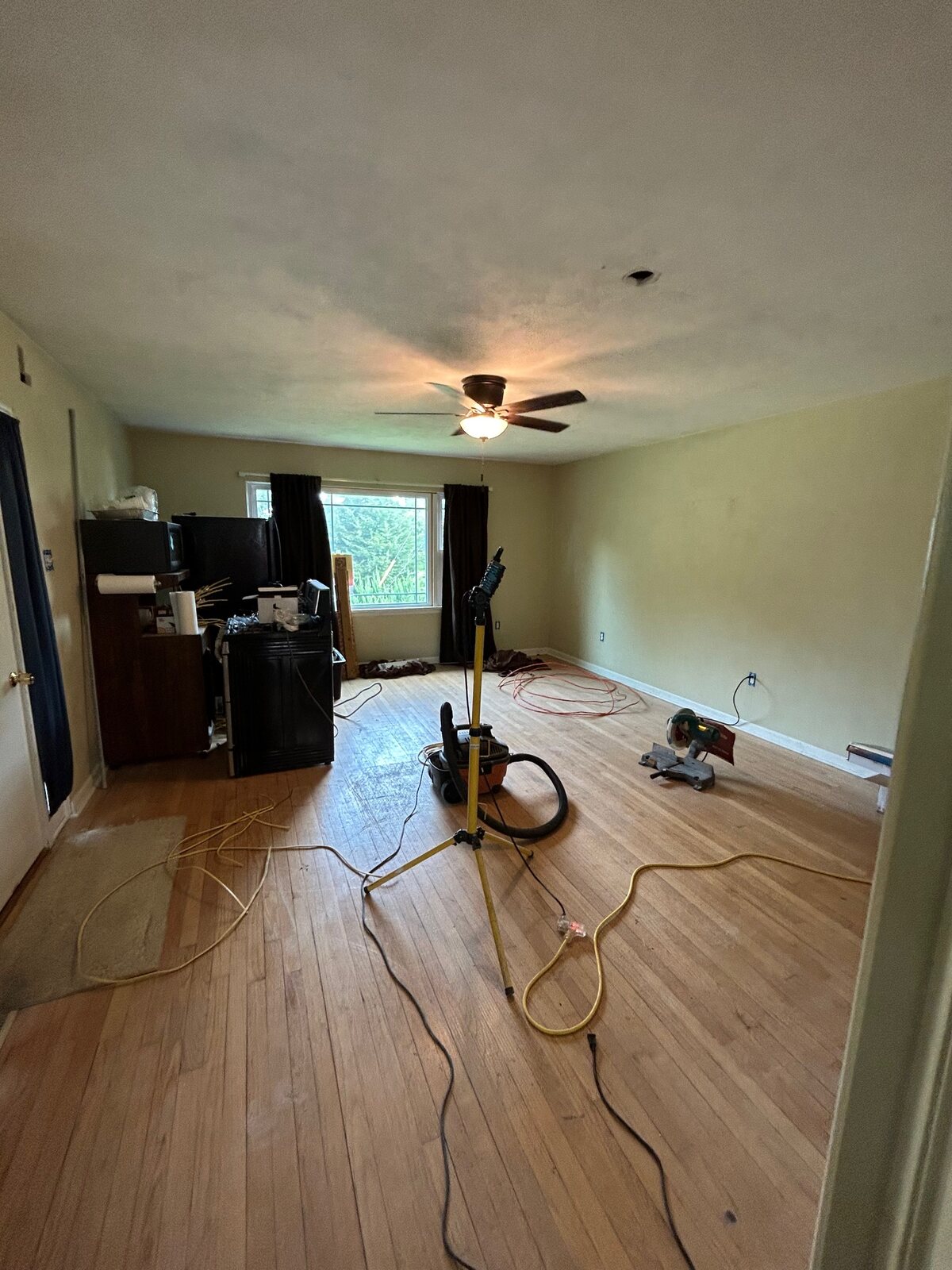 Living room before renovation
