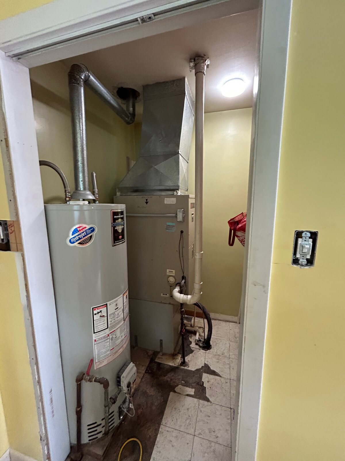 Utility room before renovation